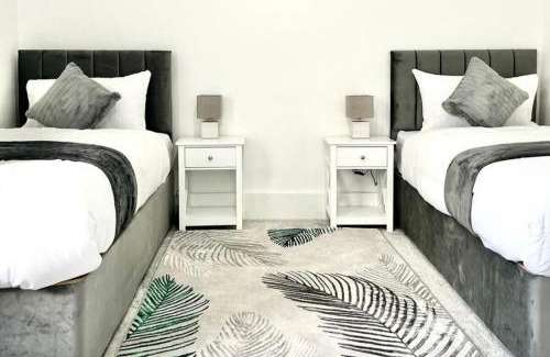 Wainscot House | Strood Home-Sleeps 6-Great for Groups & Families