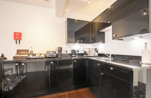 Cheltenham Apartment | Strozzi Palace Suites by Mansley