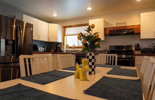 Silverton House | Stu Dog's House Summa