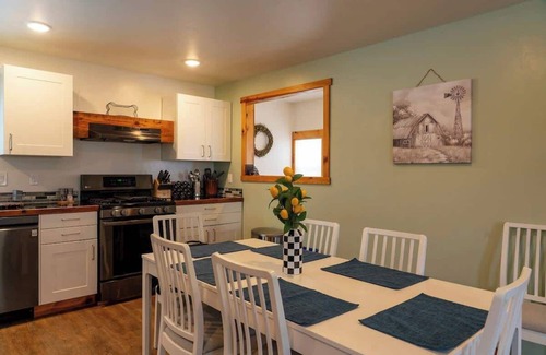 Silverton House | Stu Dog's House Summa