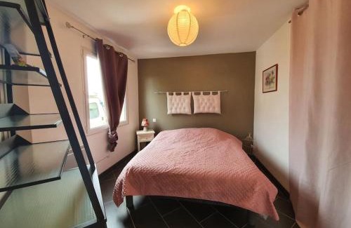 Valensole Apartment | studio à la campagne