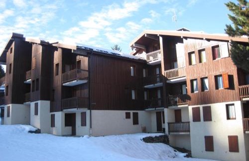 Montchavin Apartment | Studio à Montchavin, proche centre et pistes, vue vallée, TV, balcon - FR-1-181-2529