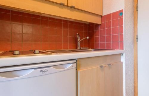 Montchavin Apartment | Studio à Montchavin, proche centre et pistes, vue vallée, TV, balcon - FR-1-181-2529