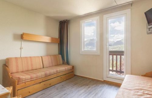 Montchavin Apartment | Studio à Montchavin, proche centre et pistes, vue vallée, TV, balcon - FR-1-181-2529