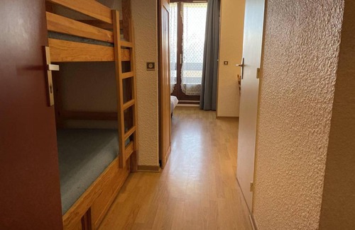 Puy-Saint-Vincent Apartment | Studio à Puy Saint Vincent 1700, 4 pers, balcon, proche pistes, parking, navette, TV, cuisine équipée - FR-1-330G-11