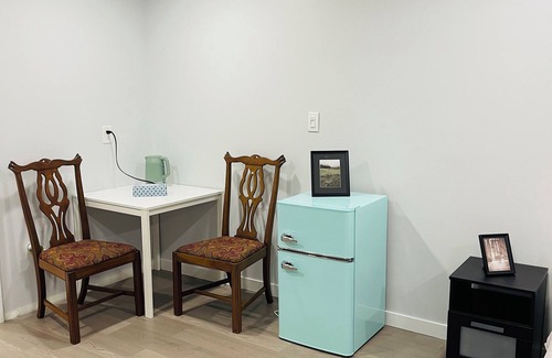 Hastings House | Studio 1 bedroom suite in Vancouver (close to PNE and Downtown)