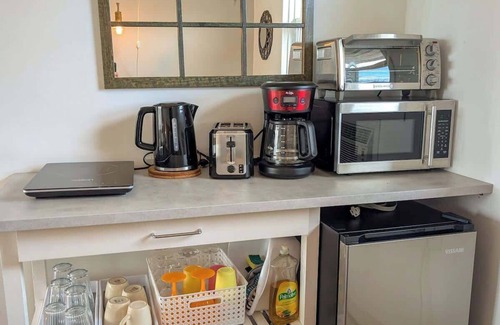Ste Anne de Beaupre Apartment | Studio 17 | 2 Min Waterfront | BBQ & Fireplace