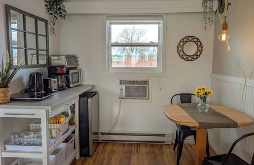 Ste Anne de Beaupre Apartment | Studio 17 | 2 Min Waterfront | BBQ & Fireplace