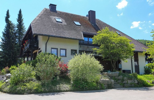 Bernau Apartment | Studio '1 with Balcony' with Shared Terrace, Shared Garden and Wi-Fi