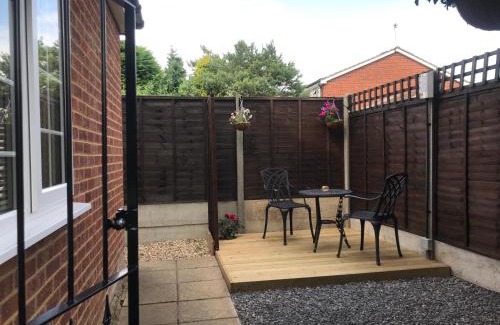 Staines Apartment | Studio-1-Staines/Heathrow/London-own entrance