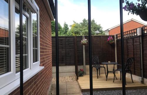 Staines Apartment | Studio-1-Staines/Heathrow/London-own entrance
