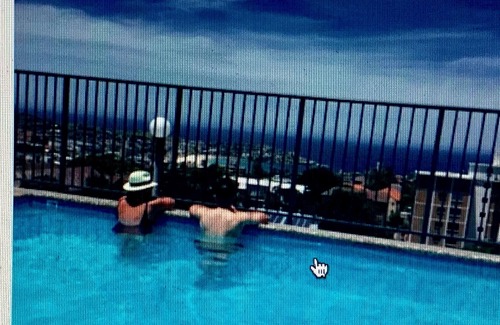 Bondi Apartment | Studio 10 Bondi, roof top pool, walk to beach, air con, restaurants 2 mins