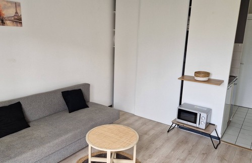 Petit-Ivry Apartment | Studio 15 Minutes Paris Centre