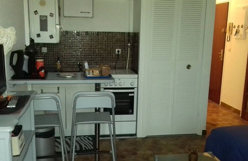 Hyeres City Centre Apartment | Studio 21m2 second floor with two people