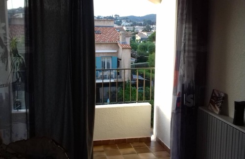 Hyeres City Centre Apartment | Studio 21m2 second floor with two people