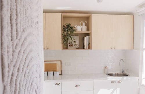 Coffs Harbour House | Studio 26: Central, Hampton's Poolside Hideaway