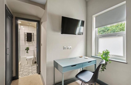 Coventry Apartment | Studio 3, 25 Meriden