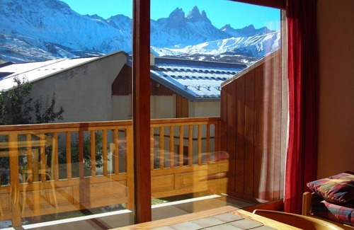 Albiez-Montrond Apartment | Studio 4 people - Bright - Beautiful view of the Aiguilles d'Arves mountains