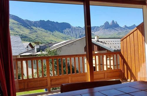 Albiez-Montrond Apartment | Studio 4 people - Bright - Beautiful view of the Aiguilles d'Arves mountains