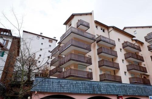 Brides-les-Bains Apartment | Studio 4 pers, balcon, parking couvert, centre Brides-les-Bains, proche thermes et télécabines - FR-1-512-237