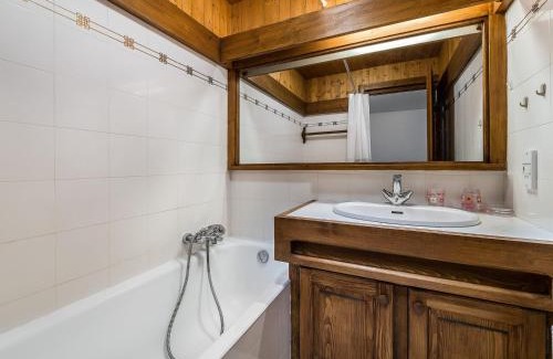 Le Planellet Apartment | Studio 4 pers - Balcon - Proximité pistes et golf - TV - Garage - Animaux OK - Tennis en été - FR-1-453-82