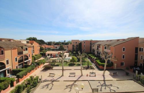Les Arenes Apartment | studio 4 personnes dans une residence avec piscine plus parking