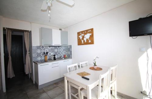 Les Arenes Apartment | studio 4 personnes dans une residence avec piscine plus parking