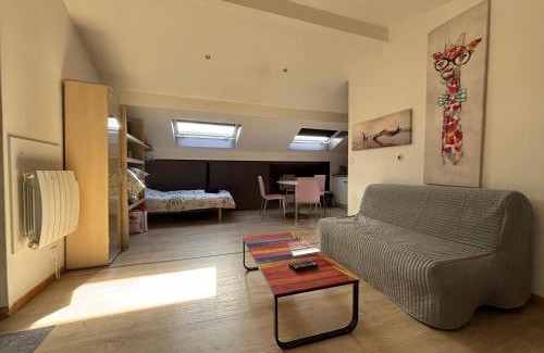 Thionville Apartment | Studio 4 personnes 3 lits Thionville Wifi Parking
