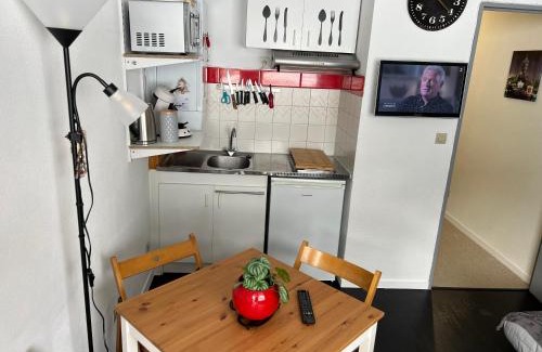 La Mongie Apartment | Studio 4 personnes résidence le Montana au pied des pistes balcon plein sud