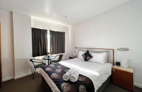 Adelaide Central Business District Apartment | Studio 427/247 gouger st ex hotel room in city