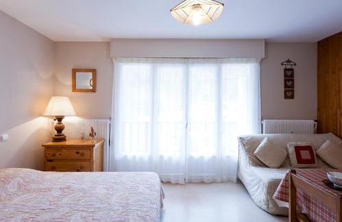 Brides-les-Bains Apartment | Studio 5 pers, centre Brides-les-Bains, balcon, proche thermes et télécabine - FR-1-512-19