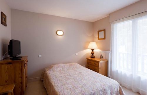 Brides-les-Bains Apartment | Studio 5 pers, centre Brides-les-Bains, balcon, proche thermes et télécabine - FR-1-512-19