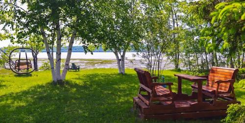 Ste Anne de Beaupre Apartment | Studio 6 - 2 min du Bord de l'eau Foyer & Barbecue