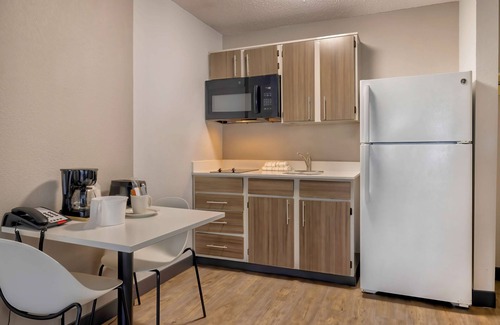 Park Central Hotel | Studio 6 Dallas, TX - North - Richardson