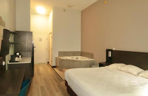 Elkhart Hotel | Studio 6 Elkhart, IN- Kitchenette Rooms