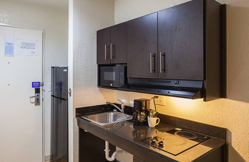 Fort Worth Hotel | Studio 6 Fort Worth, TX - Meacham