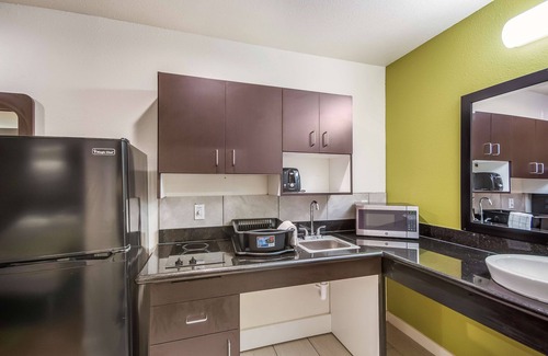 Huntsville Hotel | Studio 6 Huntsville, TX