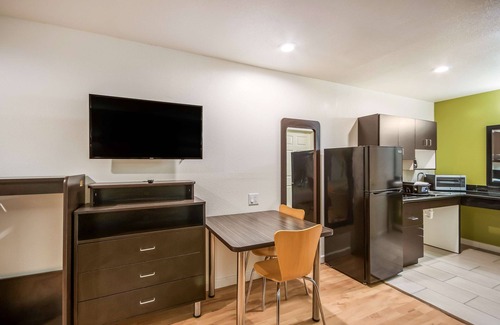 Huntsville Hotel | Studio 6 Huntsville, TX