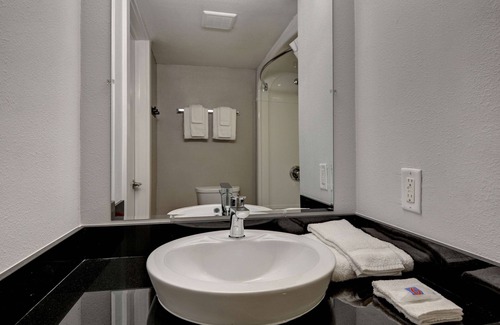Southside Hotel | Studio 6 Jacksonville, FL - Baymeadows