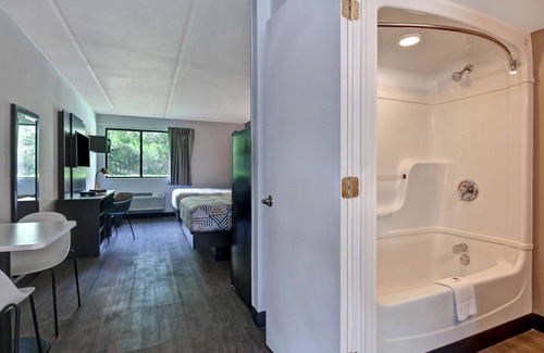 Southside Hotel | Studio 6 Jacksonville, FL - Baymeadows