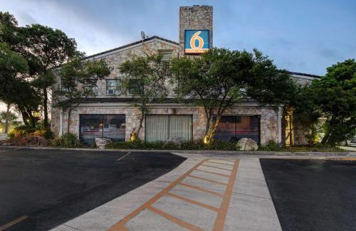 Medical Center District Hotel | Studio 6 San Antonio TX Northwest Medical Center
