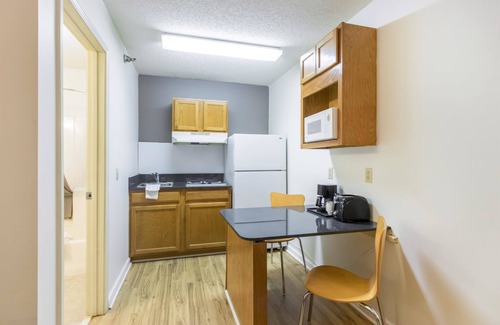 Statesboro Hotel | Studio 6 Statesboro, GA