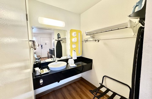 Bellflower Hotel | Studio 6 Suites – Bellflower, Ca - Los Angeles