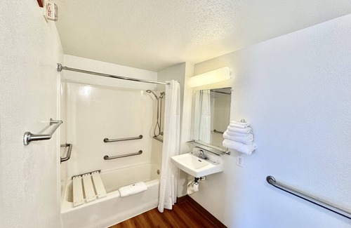 Bellflower Hotel | Studio 6 Suites – Bellflower, Ca - Los Angeles