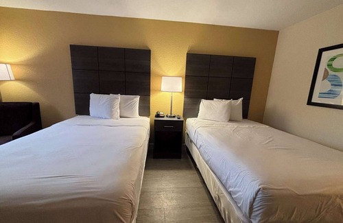 Paw Creek Hotel | Studio 6 Suites Charlotte, NC - Northlake
