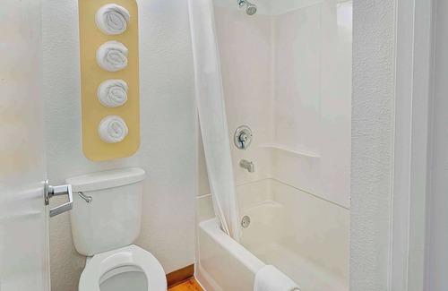 Inglewood Hotel | Studio 6 Suites Los Angeles, CA - Los Angeles - LAX