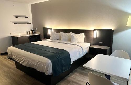 Highland Park Hotel | Studio 6 Suites Louisville KY Airport/Expo Center