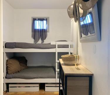 Les Iles Apartment | Studio a Marseille a 10 m de la plage avec terrasse amenagee et wifi