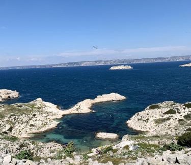 Les Iles Apartment | Studio a Marseille a 10 m de la plage avec terrasse amenagee et wifi