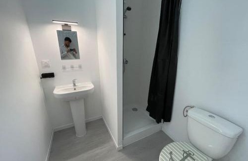 Roanne Apartment | Studio A2 18m2 cosy 5minutes Gare Parking gratuit Rue de La Mure